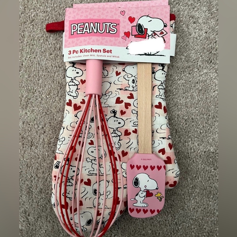 Peanuts snoopy valentines 3pc kitchen set whisk, oven mit, and silicone spatula